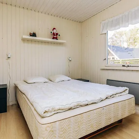 Vakantiehuis Three-Bedroom Holiday home in Hals 22