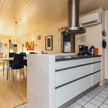 Vakantiehuis Three-Bedroom Holiday home in Hals 22 Hals