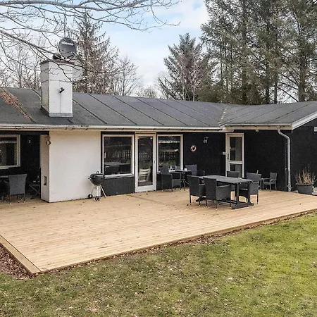 Vakantiehuis Three-Bedroom Holiday home in Hals 22 Hals